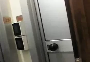 la mia vicina scopa di notte