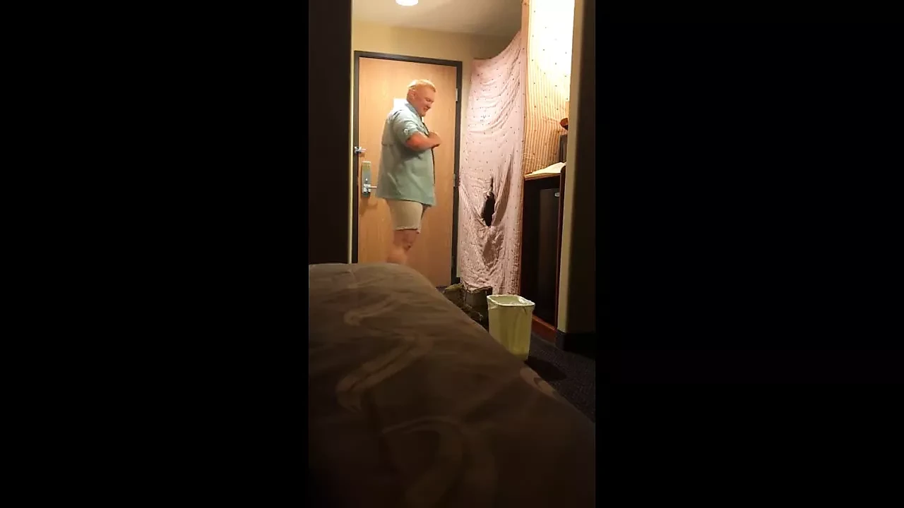 Amateur chubby gay at gloryhole