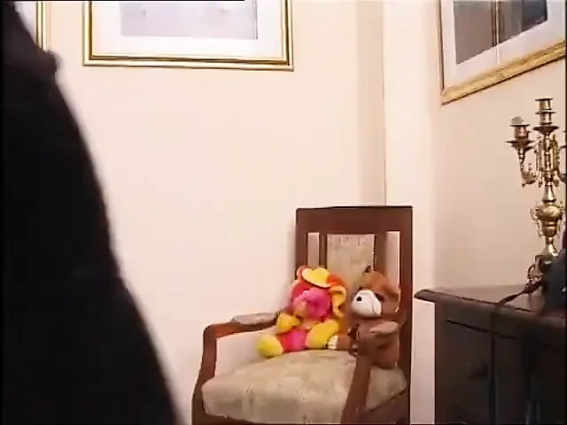 Stunning italian whore in mask slammed by a swinger