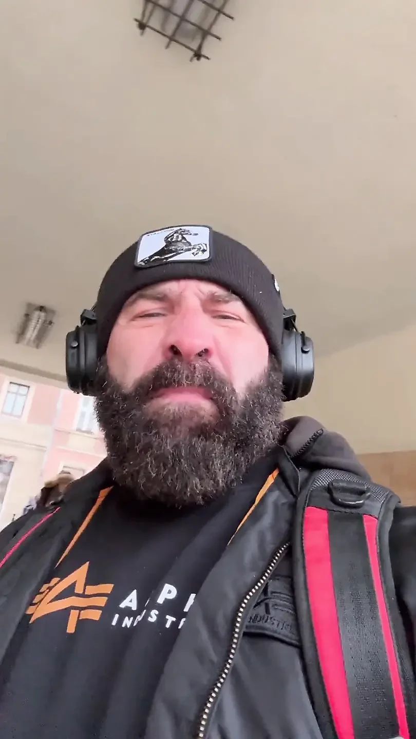 Muscle Gay Bear Winter Wank – Cock Ring Stroking & Big Balls Cumshot