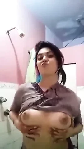 Indian desi hot girl in viral nude video, she is alone in bathroom