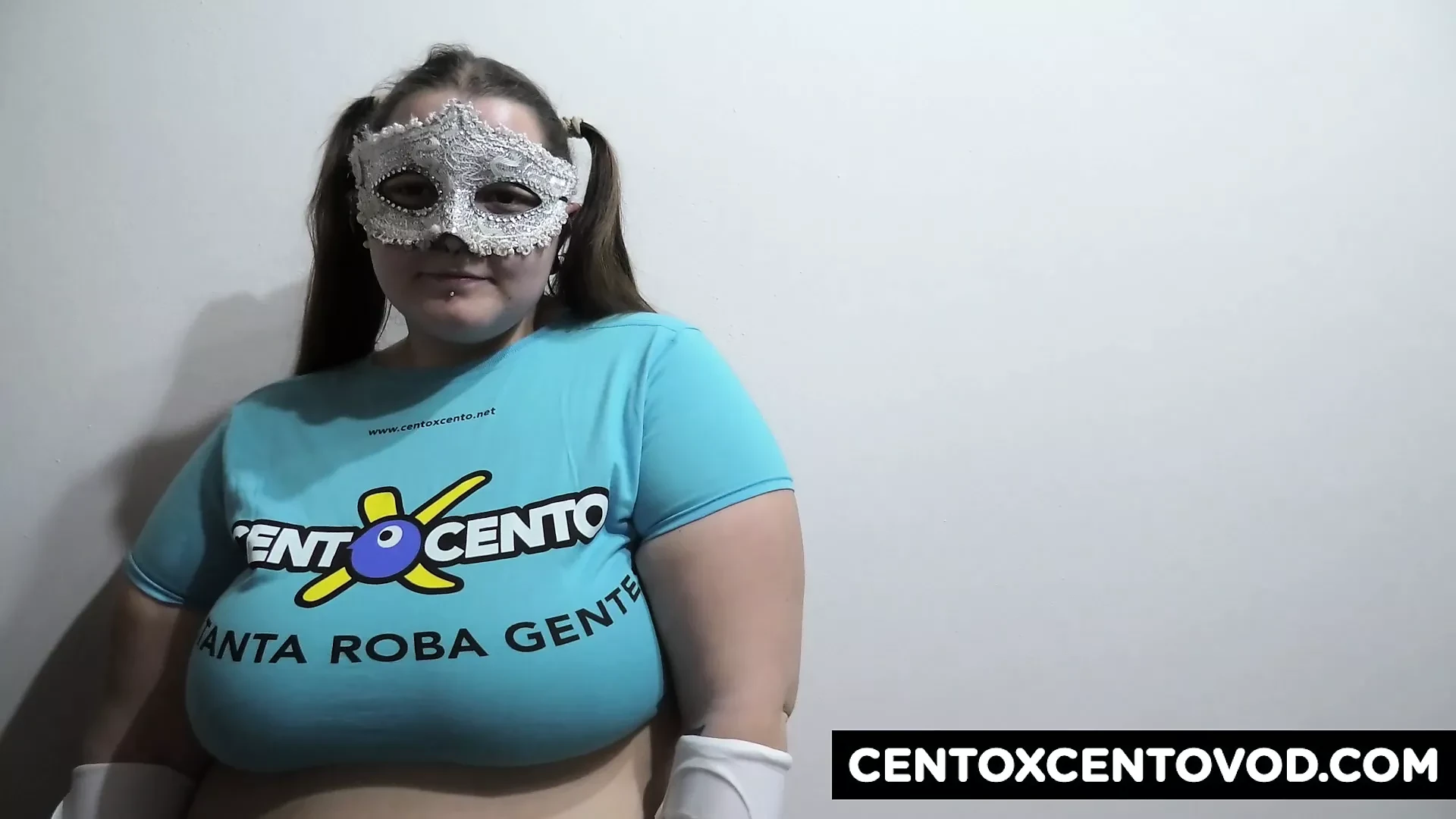 Alex Magni makes two fat pigs scream and enjoy