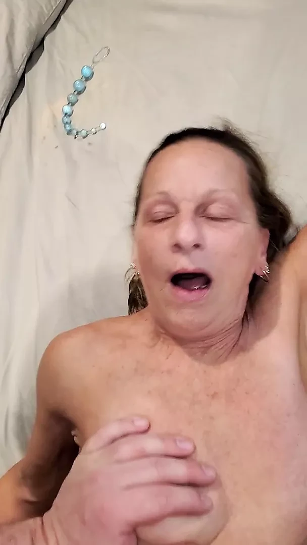 BRUTAL FUCK FOR MARRIED SLUT LESLIE – OLD TITS SQUEEZED SO HARD THEY MILK WHILE SHE CUMS