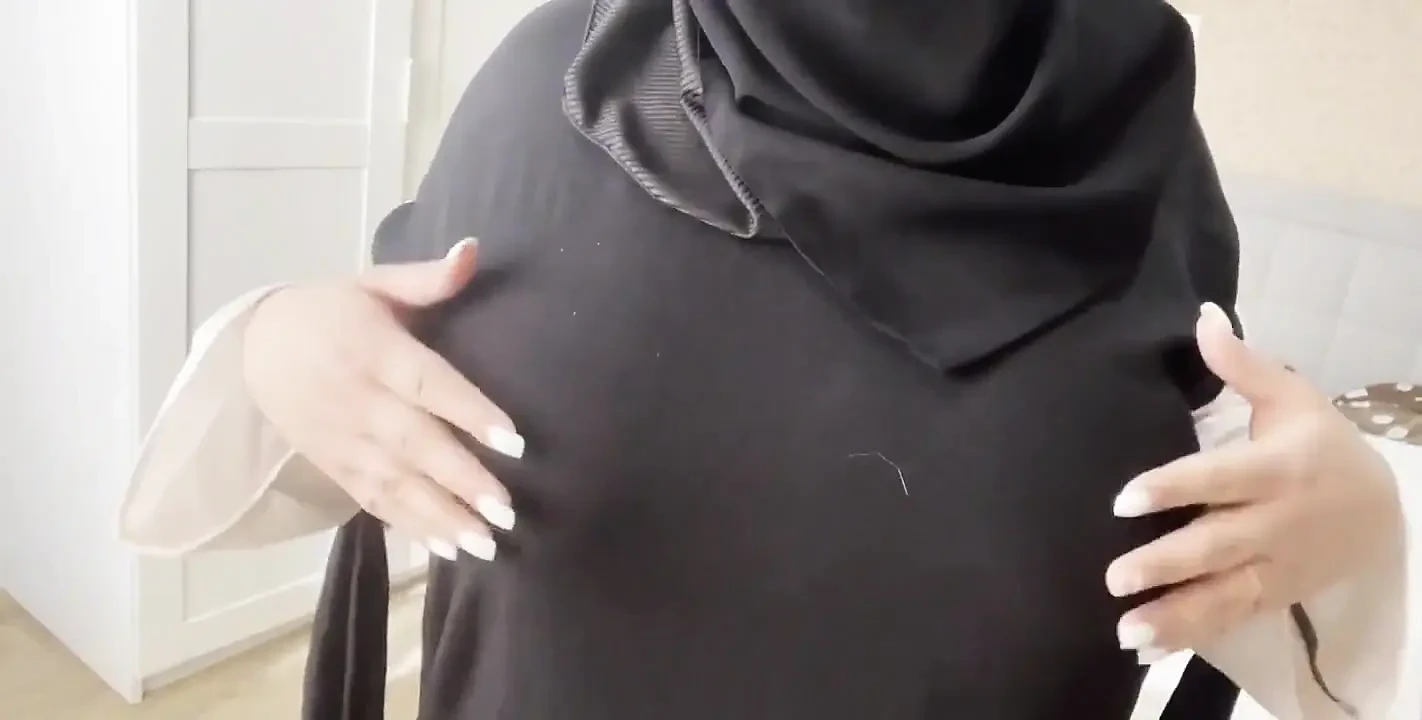 Friend’s Arab Wife Showed Tits