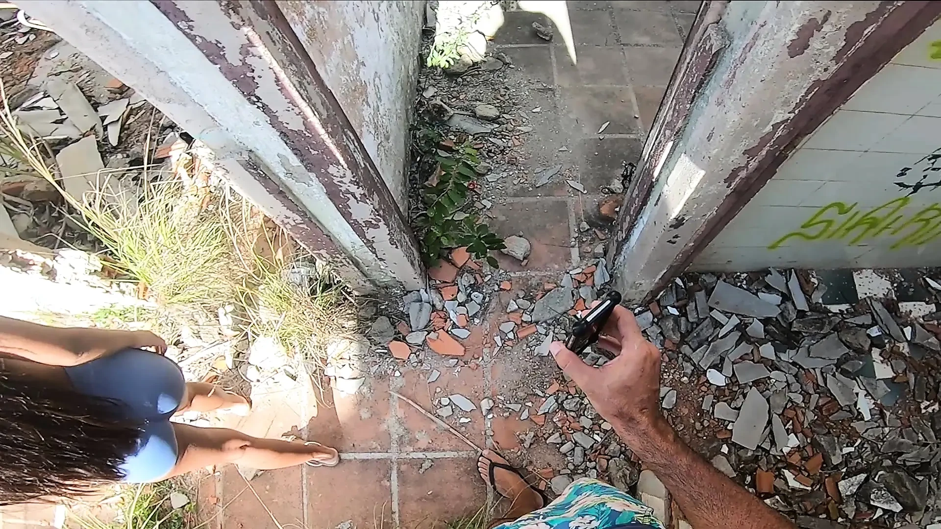 Messing with gringo in abandoned house