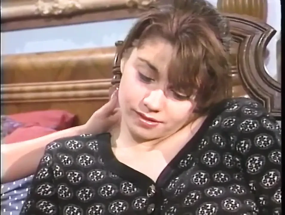 Threesome love in the bedroom