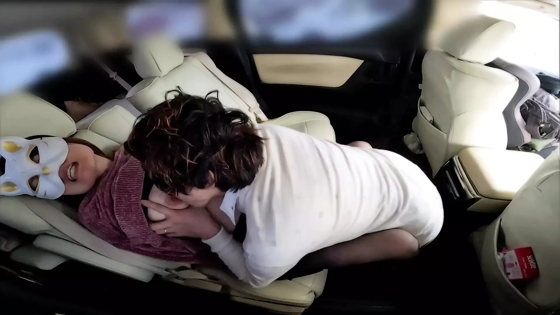 I took my adulterous wife to the car and broke the tights next to my husband’s car and had car sex