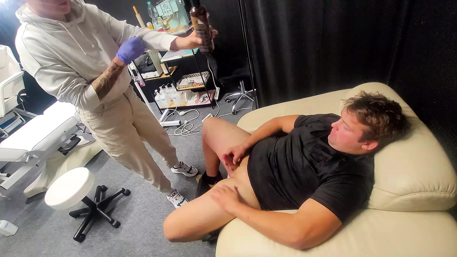 I’m sitting in the waiting room and looking at the lady, I’m getting excited, I start jerking off, she COME AND HELP ME