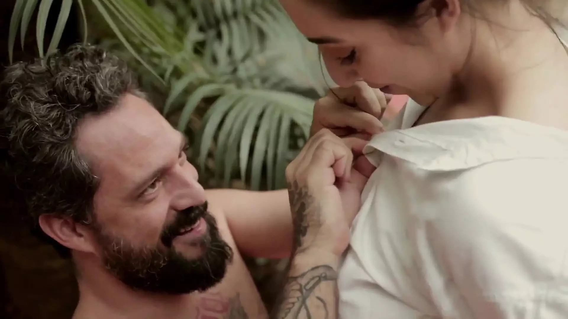 Artist Fucks Her Live Model in Her Backyard