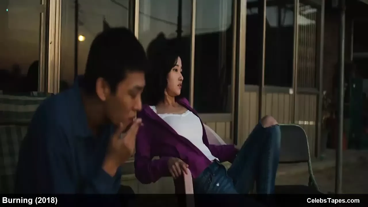 Asian Celebrity Jeon Jong-Seo Exposing Her Gorgeous Tits