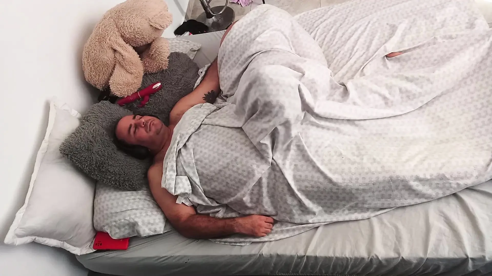 I ask my horny stepdad to have sex and fill my pussy.