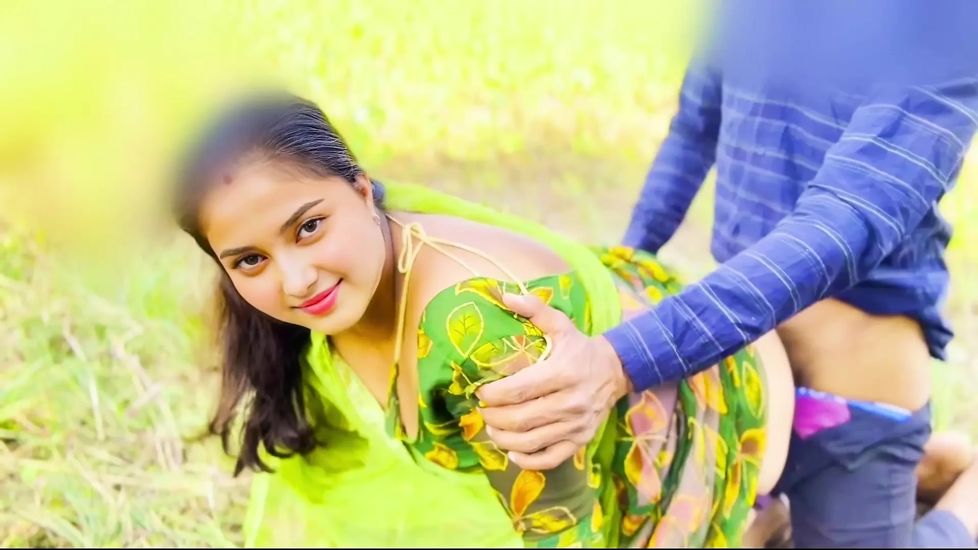 Bhabhi Devar ke sath Khet me chudai karwai or kutiya ban kar chudwane lgi Hindi me