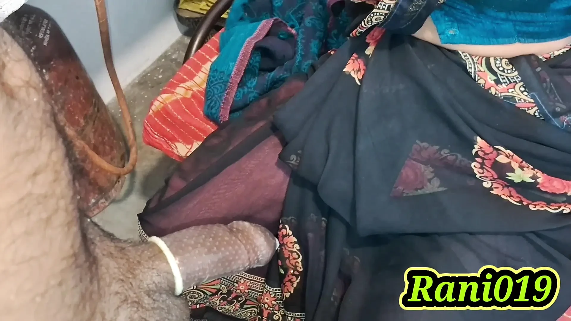 Padhos ki bhabhi ko ghar par bular chat pakode khila kar bhabhi ki jarurat chudayi