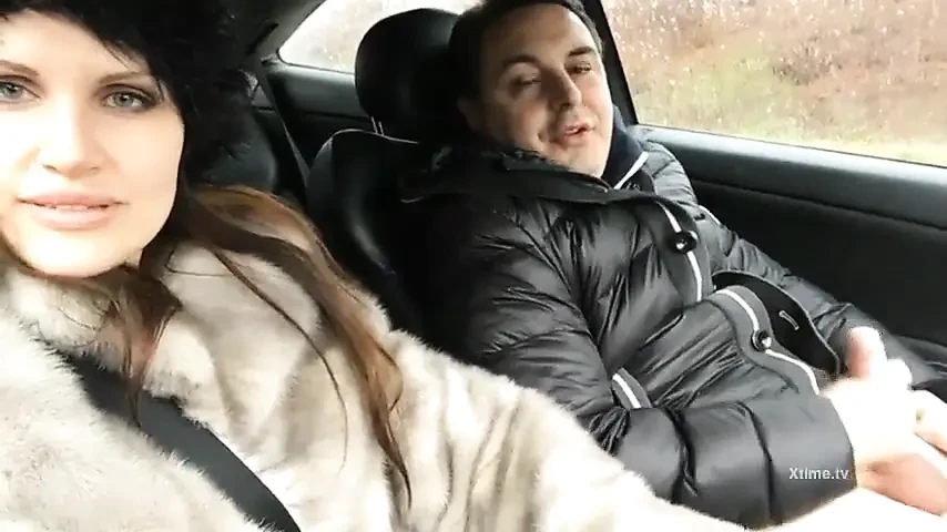 Road trip for Diva Del Tubo and Andrea Dipre jerking off his cock behind the wheel