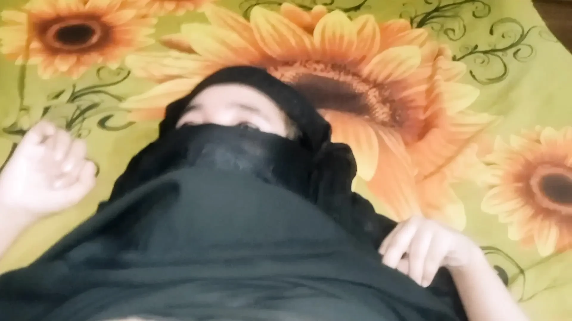 Desi hijab girl hot moment