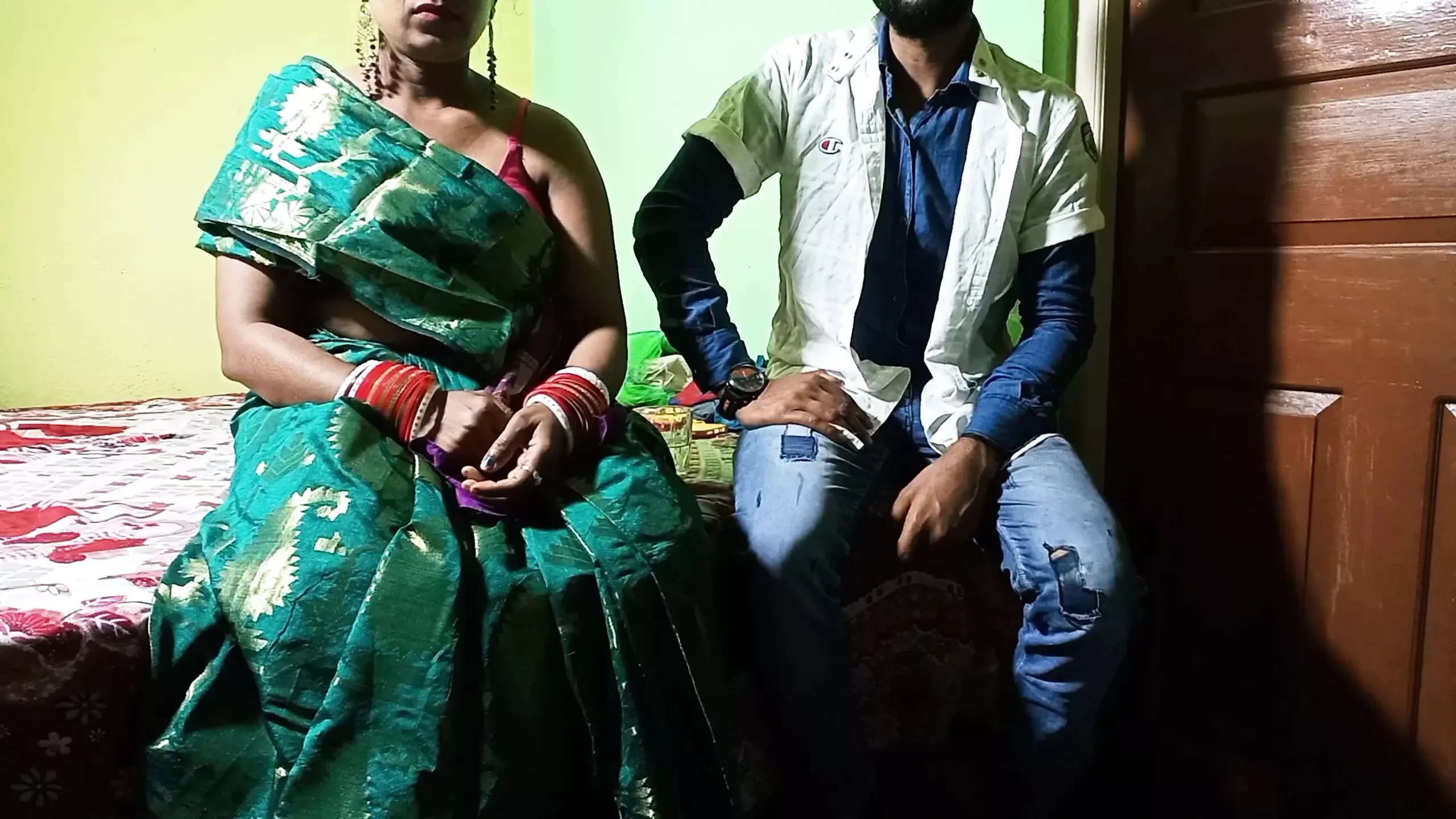 Full Body Checkup Ke Bahne Doctor ne Bhabi Ki Chut Chuda Kiya with Hindi Audio