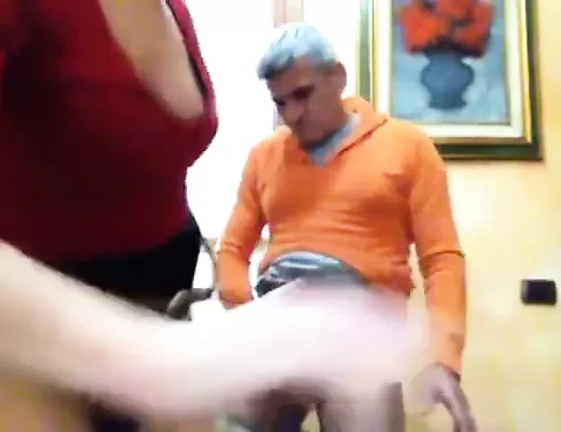 Donna sarda si fa scopare in webcam + pompino