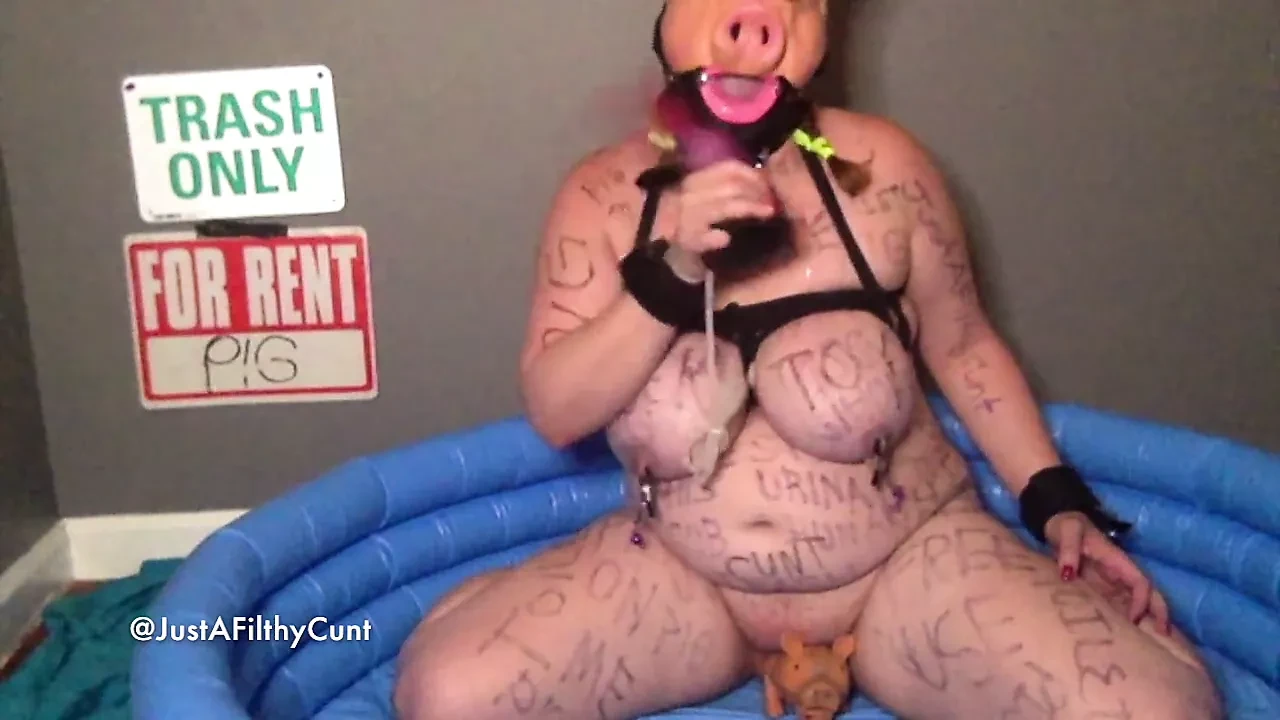 Desperate piss whore deepthroats Bad Dragon on cam