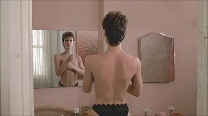 Jamie Lee Curtis loves showing her perfect Tits