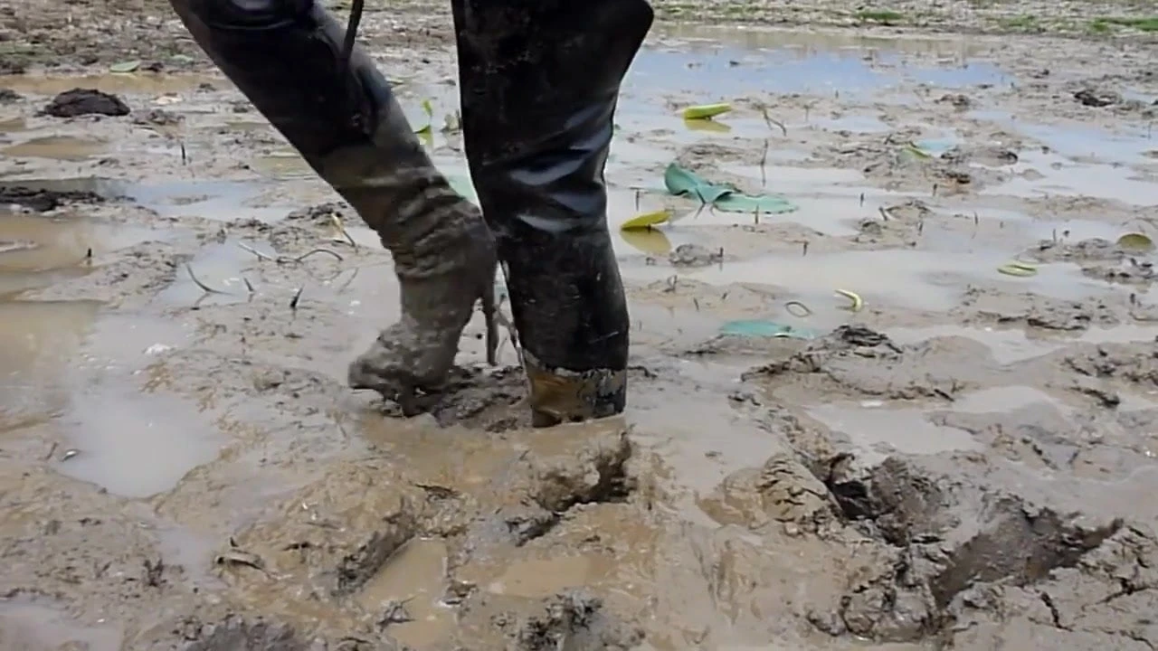 Two thai in thigh boots swim in mud!!!