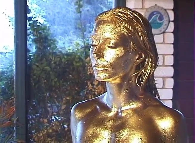 Rebecca Lord – Gold Paint