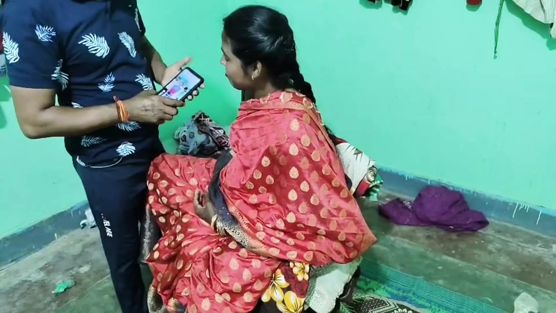 The elder brother fucked the younger brother’s wife naked.