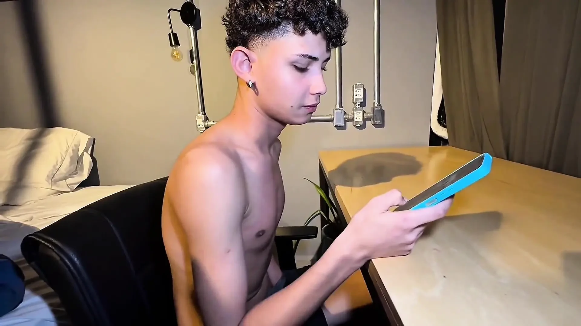 A Young Virgin Sells His Soul to the Demon Kitagawa in Exchange for Sex After Being Humiliated by His College Classmates.