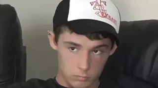 Amateurs Jesse Jacobs and Blair Mason masturbate in 3some