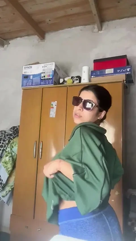 Selene enjoy in front of the camera and shows off her new glasses.