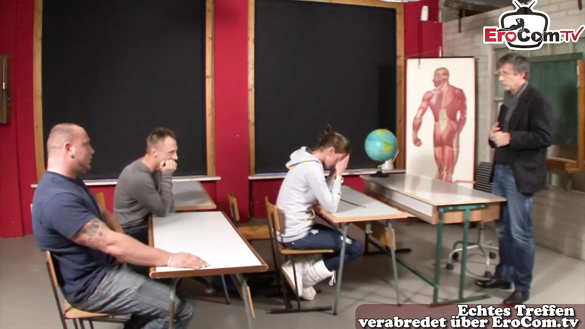 German student does amateur MMF threesome at university