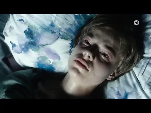 Emma Bading – Masturbation, Handjob & Lauschen