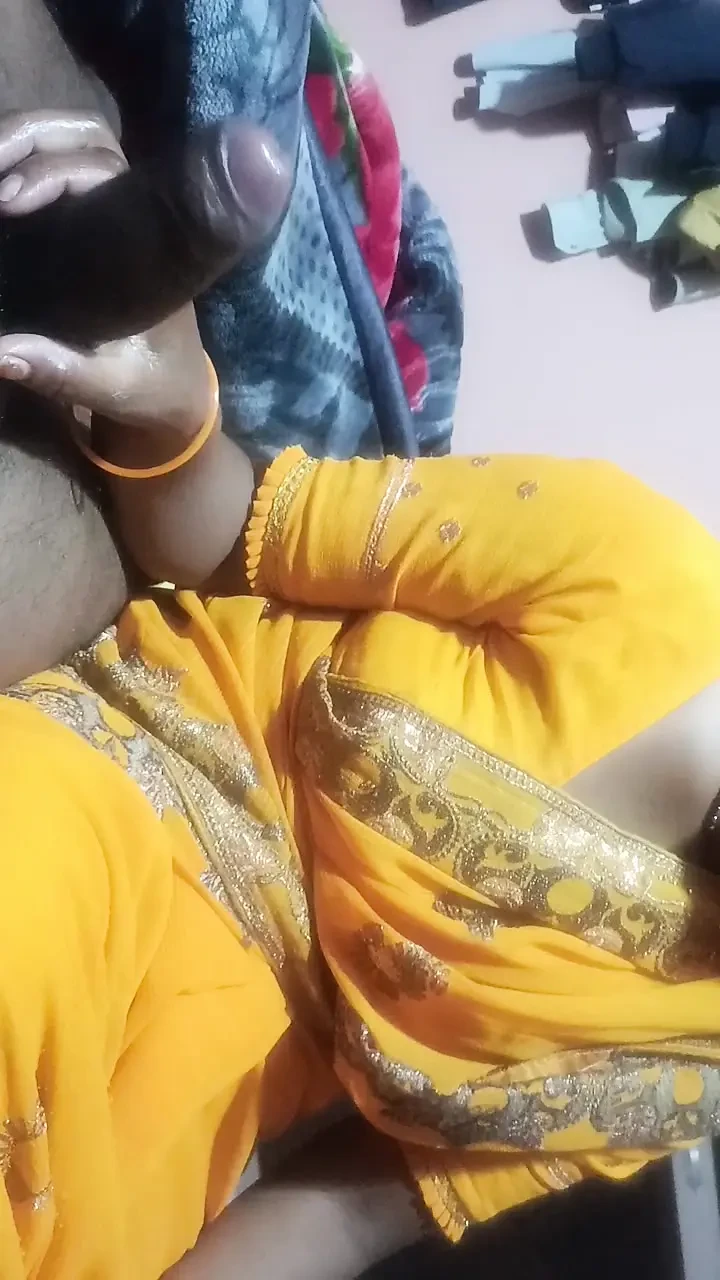 Desi Bhabhi Gave a Handjob and Then Got Her Ass Fucked