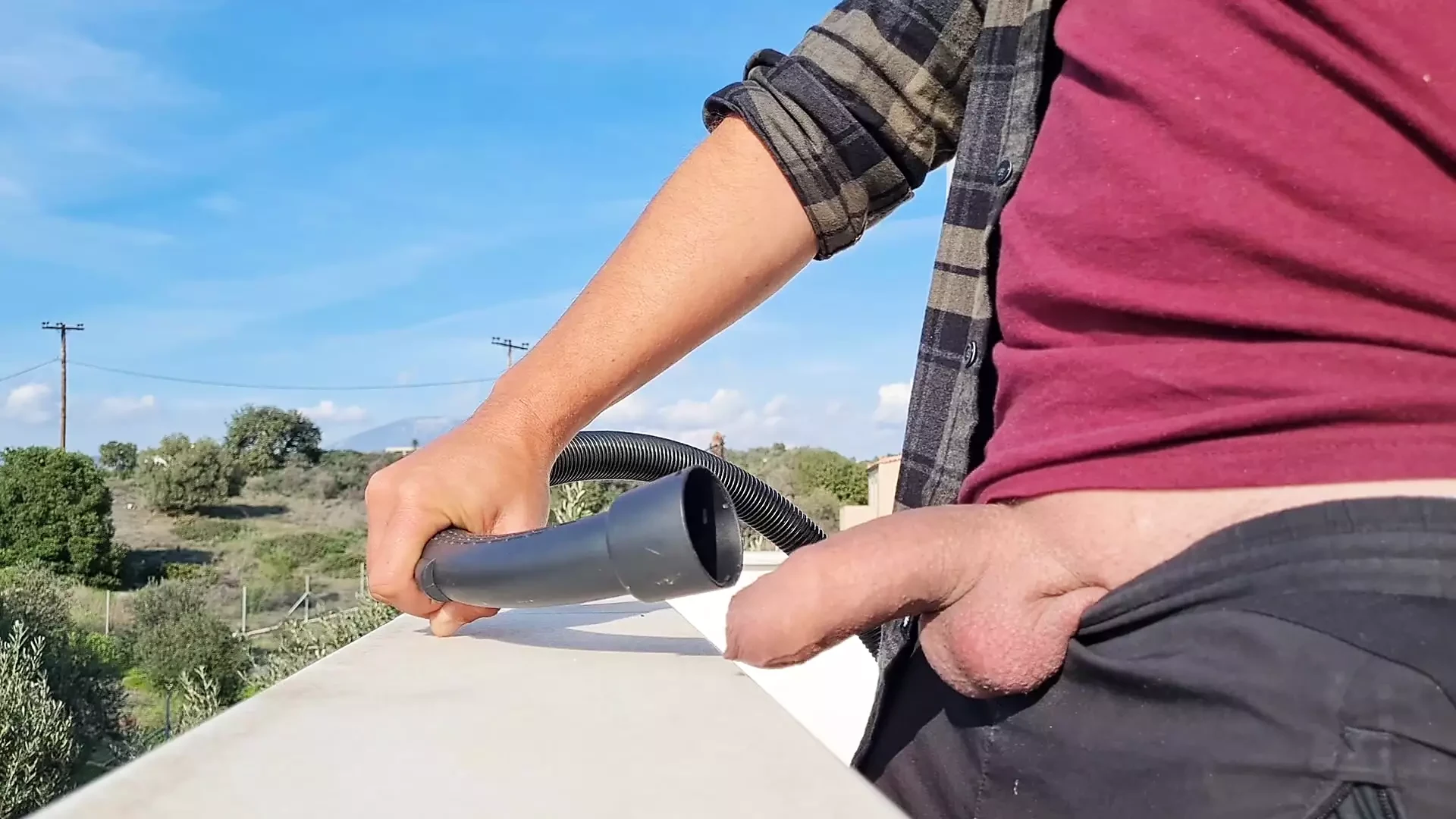 When my girlfriend doesn’t want to suck me the vacuum cleaner does a great job for a pulsating creampie cumshot