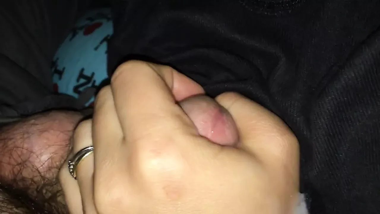 Ejaculating in her tight grip